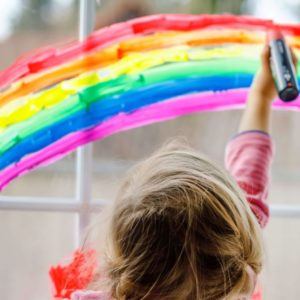 meisje met regenboog